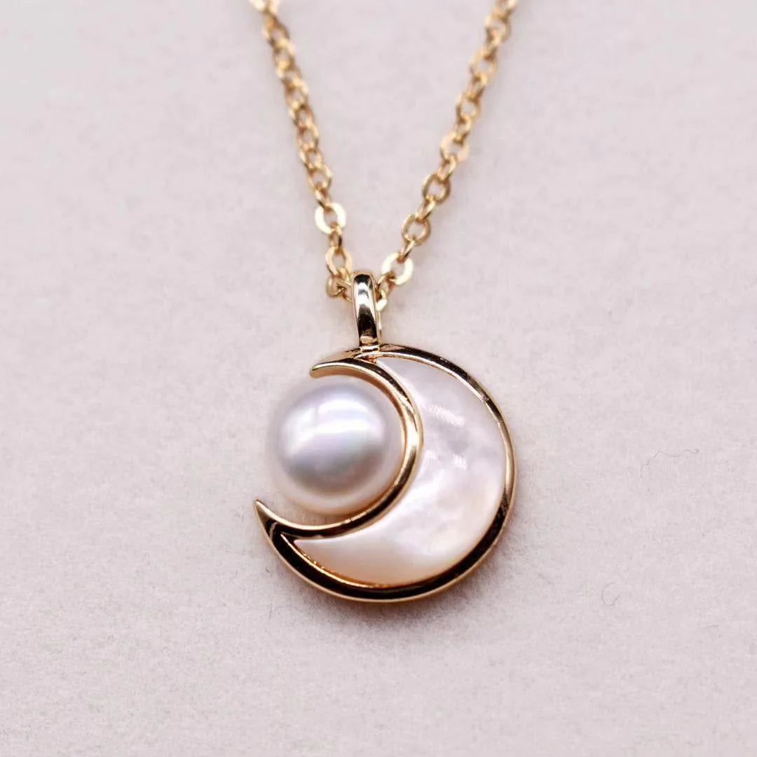 Luna Pearl Pendant Necklace